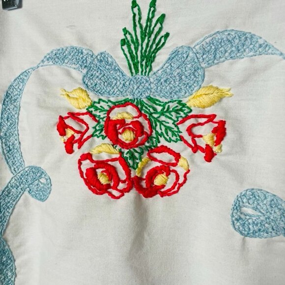 White Needlepoint Table Runner Handmade Lace Border Rose Bouquet Vintage U - Picture 3 of 5